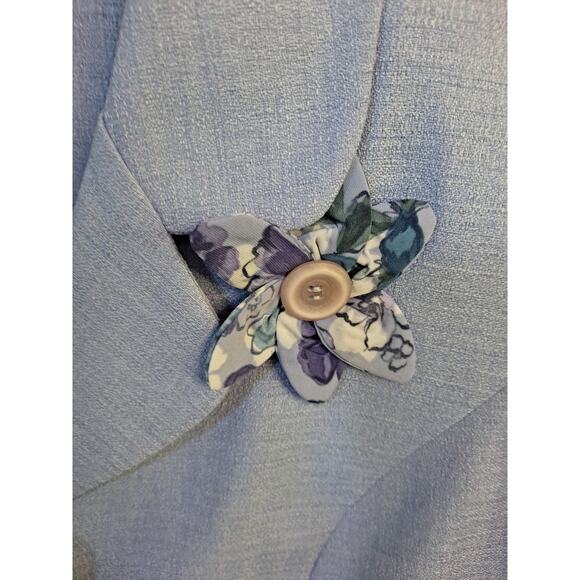R&K Originals Light Blue 3 Button Blazer with Attached Flower Size 14 - Picture 2 of 5